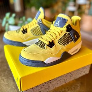 Jordan 4 retro ‘Lightning’ Big kids. New with box 5Y